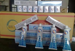 本產(chǎn)品是由潤(rùn)滑油基礎(chǔ)油經(jīng)精餾、稠化并加入適量的添加劑，再經(jīng)后處理后制得。本產(chǎn)品主要用作真空系統(tǒng)的活動(dòng)部分和可拆卸部分的密封和潤(rùn)滑。1、2、3號(hào)適用于30℃條件下使用，4號(hào)最高使用溫度可達(dá)120℃，可用