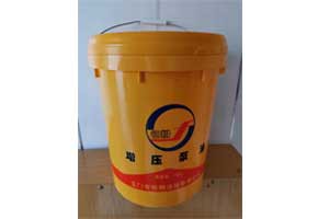 本產(chǎn)品是由潤(rùn)滑油餾分油經(jīng)脫蠟深度精制、蒸餾切割、高真空脫氣等工藝制備而成。本產(chǎn)品適用于各種增壓泵的工作液，如真空冶煉、塑料連續(xù)噴鍍金屬，真空蒸餾及低密度風(fēng)洞裝置等增壓泵的用油。1、性能特點(diǎn)較低的飽和蒸